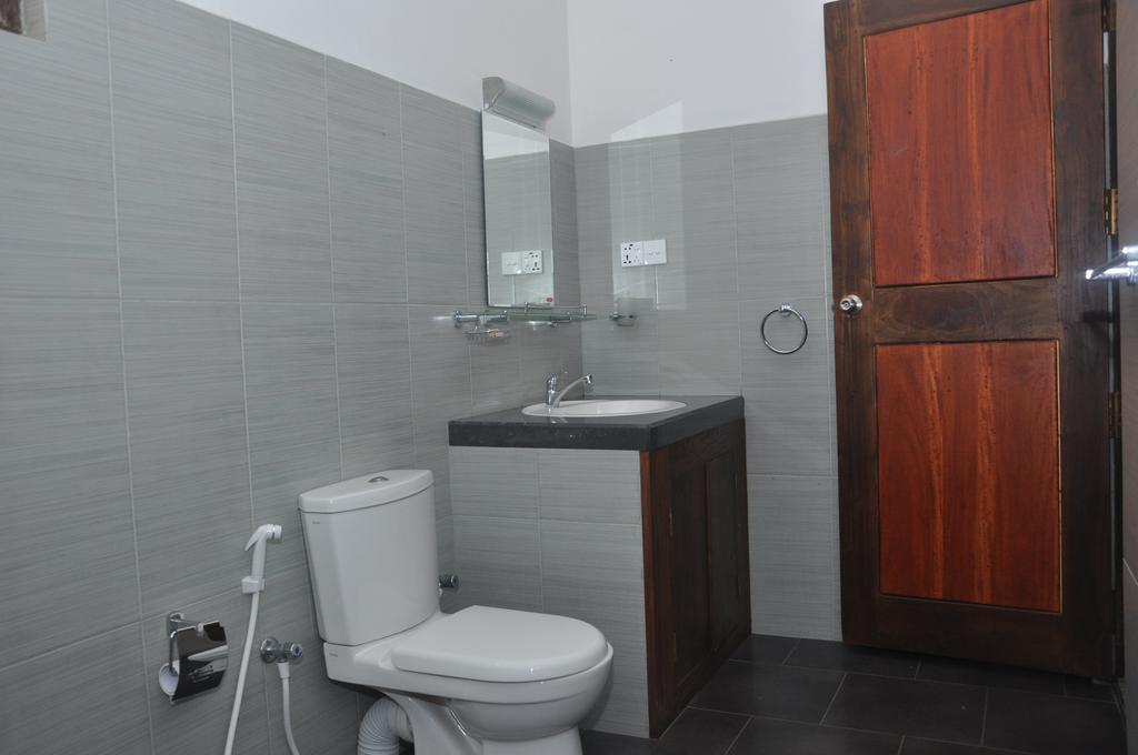 Traveller'S Home Hotel Tissamaharama Ngoại thất bức ảnh