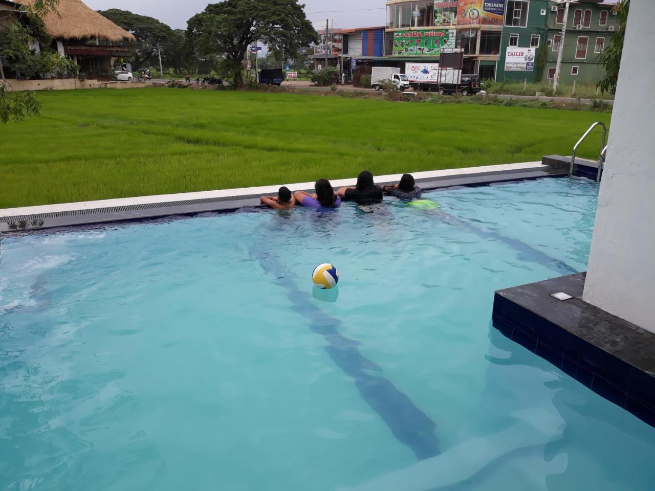 Traveller'S Home Hotel Tissamaharama Ngoại thất bức ảnh