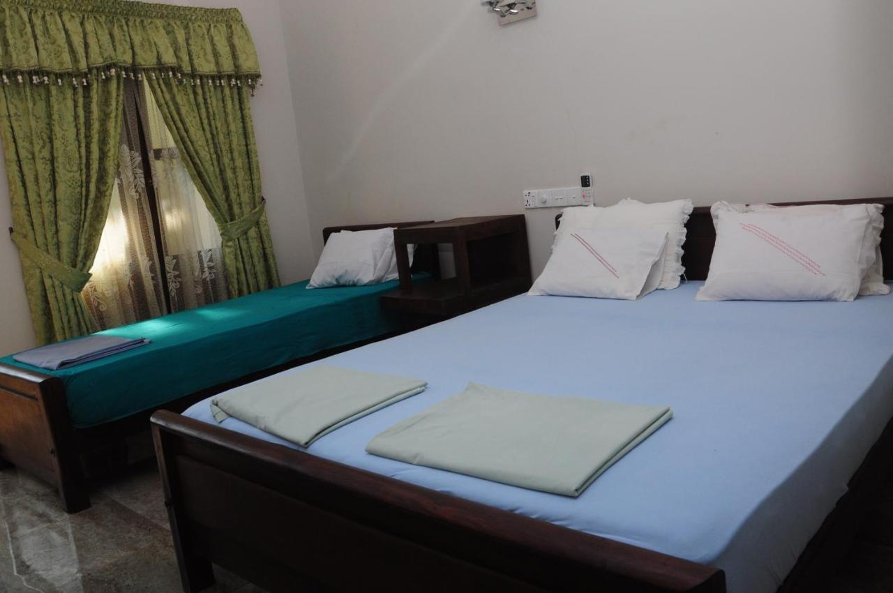 Traveller'S Home Hotel Tissamaharama Phòng bức ảnh